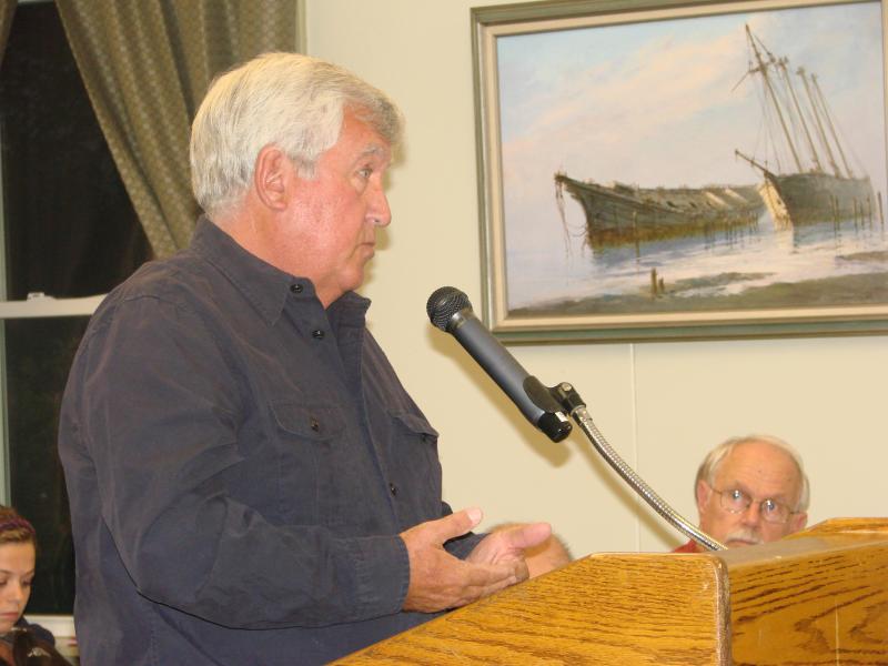Wiscasset resident Doug Smith addresses selectmen on September 17 about the proposed school district withdrawal and how to fund it. SUSAN JOHNS/Wiscasset Newspaper
