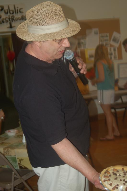 Jason Simonds auctions a pie. ART MAYERS/Wiscasset Newspaper