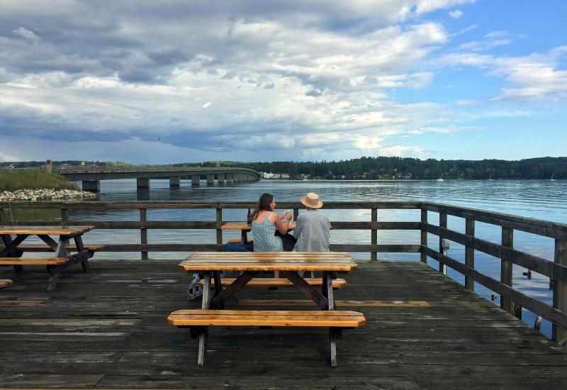 Picnic tables with a view and an ocean breeze are available to Sprague’s Lobster customers. SUZI THAYER/Wiscasset Newspaper