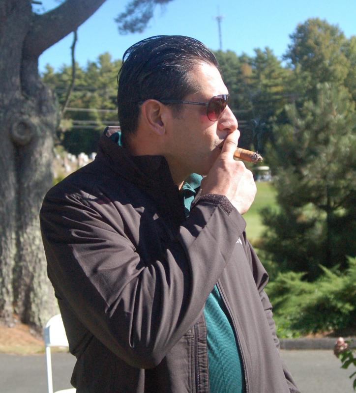 Actor Matthew McKay of “Snitches” contemplates a putt. ART MAYERS/Boothbay Register