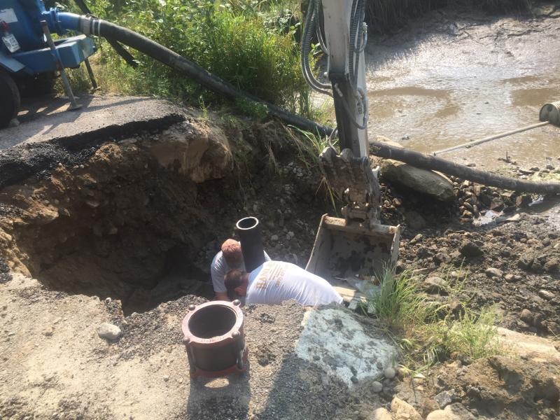 Hanley Construction workers replace a hydrant on Alna’s Cross Road on Sept. 3. The equipment on the other side of the hole was used to drain a pond at the site. SUSAN JOHNS/Wiscasset Newspaper hydrant, Alna Fire Department, Hanley Construction