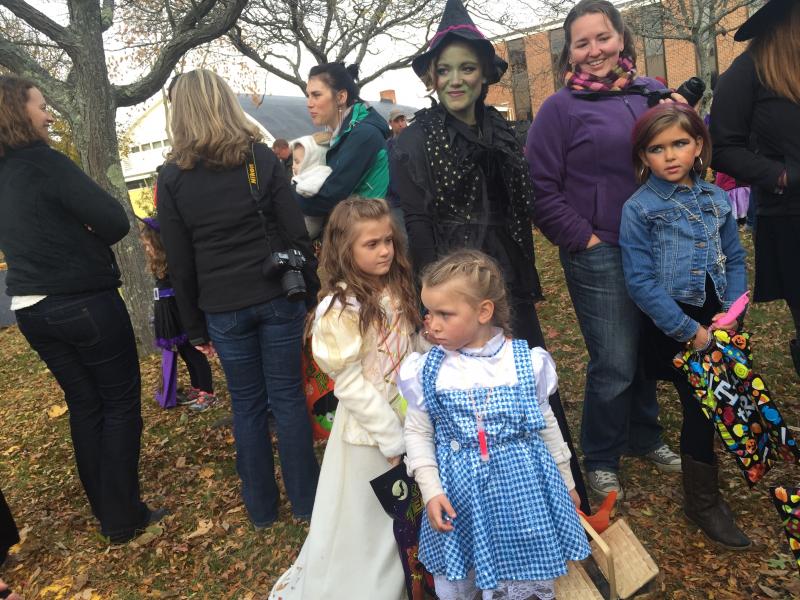 Cassandra Bickford of Wiscasset and daughters Charlotte Bickford, 6, and Isla Bickford, 4, await the parade’s start at Wiscasset Elementary School. SUSAN JOHNS/Wiscasset Newspaper