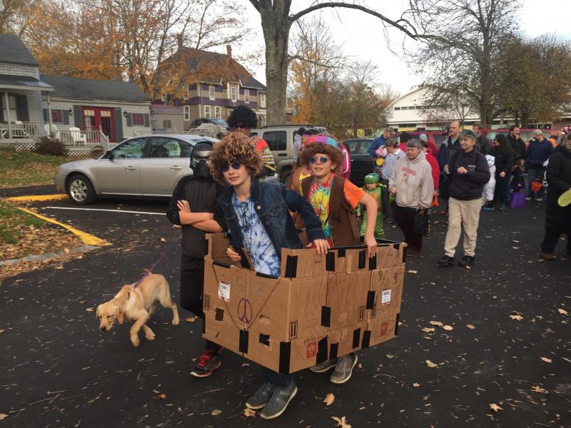 The parade gets under way. SUSAN JOHNS/Wiscasset Newspaper