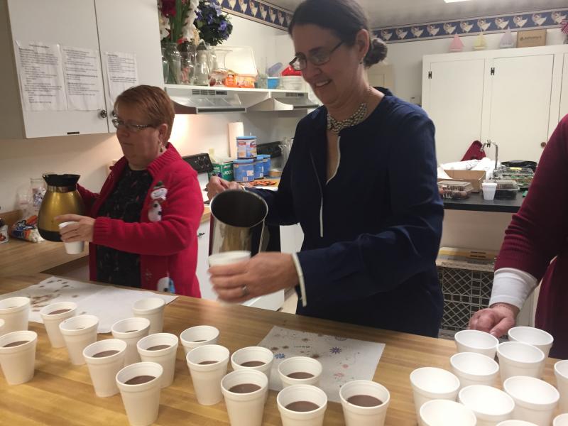 Event volunteer Chellie Pontau serves cocoa inside First Congregational Church following Wiscasset’s tree-lighting ceremony Dec. 5. SUSAN JOHNS/Wiscasset Newspaper