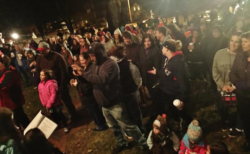 The mild, dry weather Dec. 5 may have helped this year’s attendance. SUSAN JOHNS/Wiscasset Newspaper