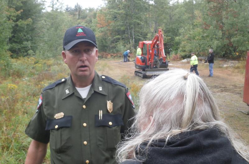 Maine Warden Doug Kulis talks with a member of the Dresden Sno-Valley Riders. ART MAYERS/Wiscasset Newspaper