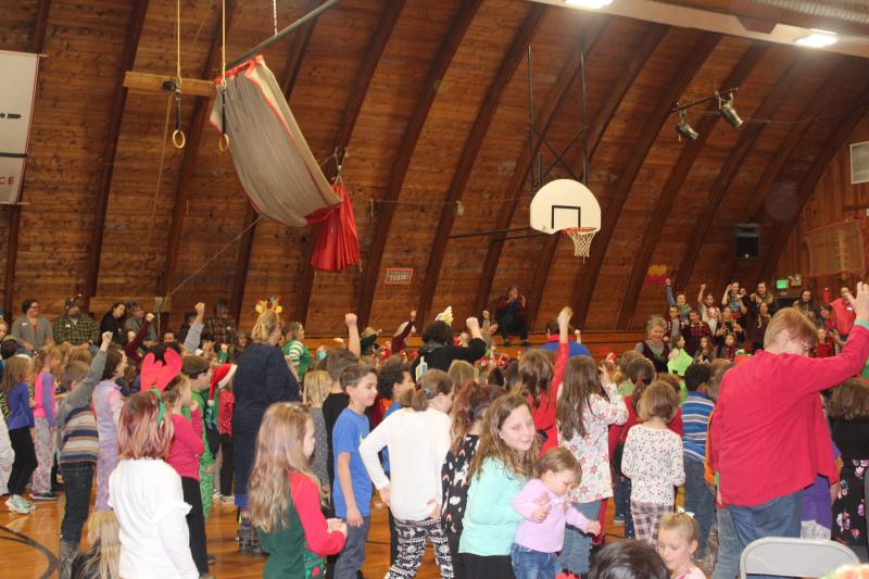 The gym is packed with a crowd ready to sing. VANESSA DUNN/Wiscasset Newspaper