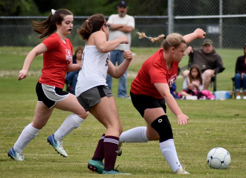 Wiscasset’s Ellie Pratt chases down the ball. On the far left is teammate Paige Davenport. PHIL DI VECE/Wiscasset Newspaper