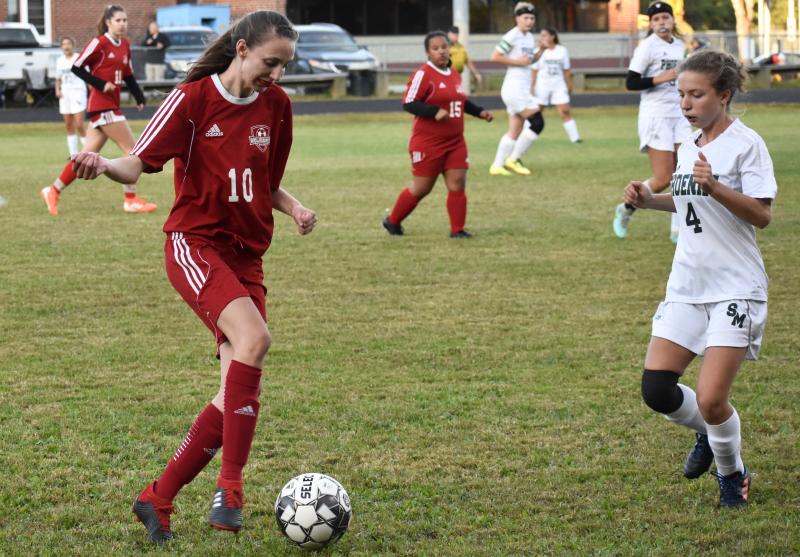 Kylie Peoples and Spruce Mountain’s Ava Moffett. PHIL DI VECE/Wiscasset Newspaper