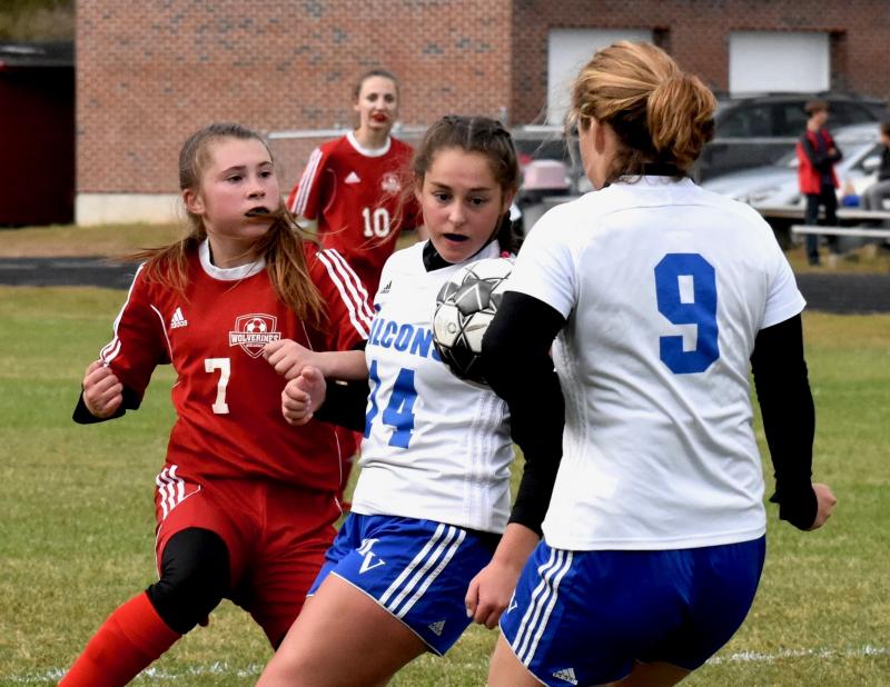 WMHS’s Brianna Orr competes with Mt. Valley’s Sarah Jane Koch and Ellie LeDuc. That’s Kylie Peoples in the background. PHIL DI VECE/Wiscasset Newspaper