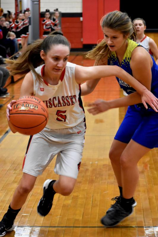 Kylie Peoples drives to the basket late in the closing minutes of Monday night’s game. PHIL DI VECE/Wiscasset Newspaper
