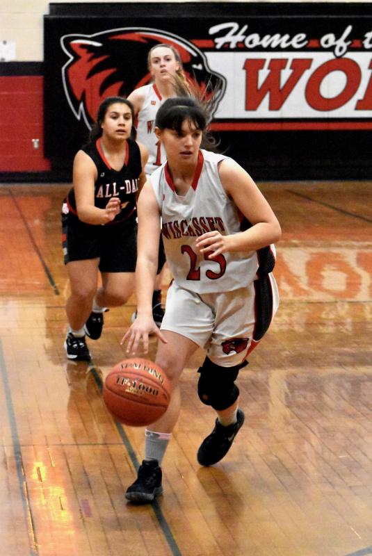 Kaliee Colby In the second half. PHIL DI VECE/Wiscasset Newspaper