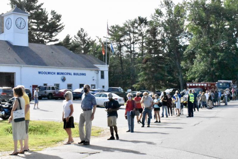 Voters line Nequasset Road to attend Woolwich’s annual town meeting. PHIL DI VECE/Wiscasset Newspaper