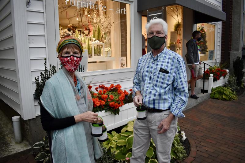Walk Around organizer Lucia Droby with Rick Burns. PHIL DI VECE/Wiscasset Newspaper