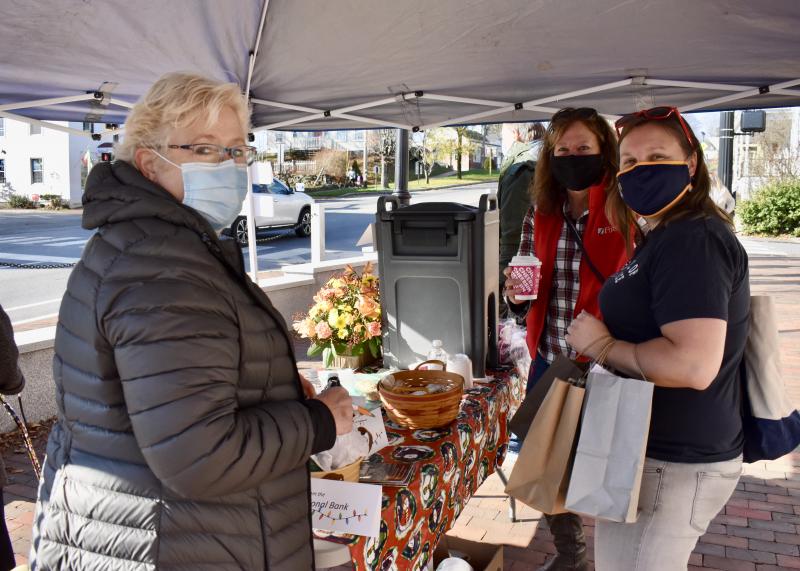 Wiscasset Early Bird shoppers mask up