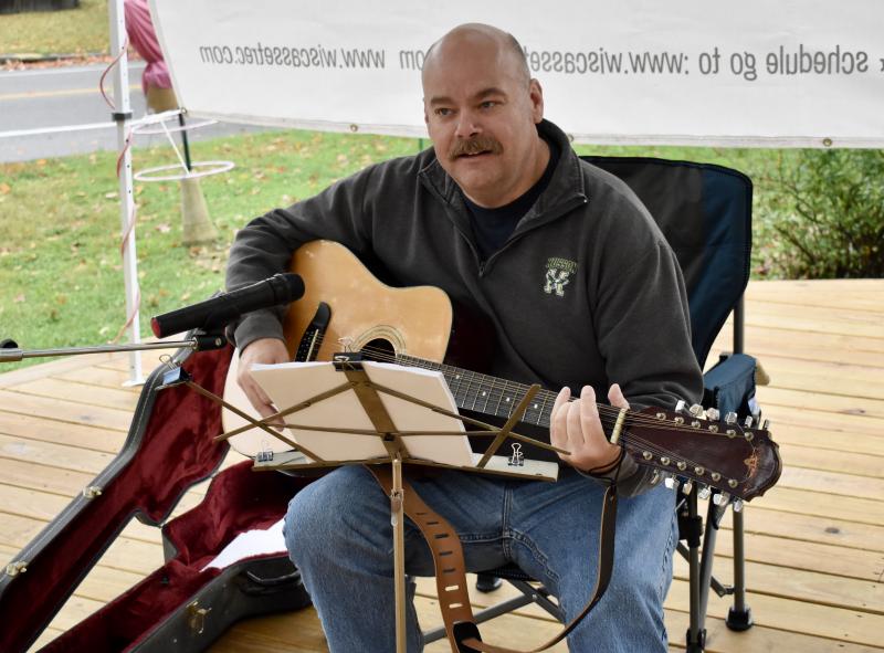 Wiscasset Fire Chief Rob Bickford provided music. PHIL DI VECE/Wiscasset Newspaper