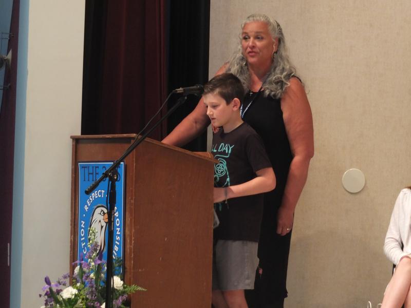 Edgecomb Eddy third graders present sunglasses as their graduation gift. BILL PEARSON/Boothbay Register