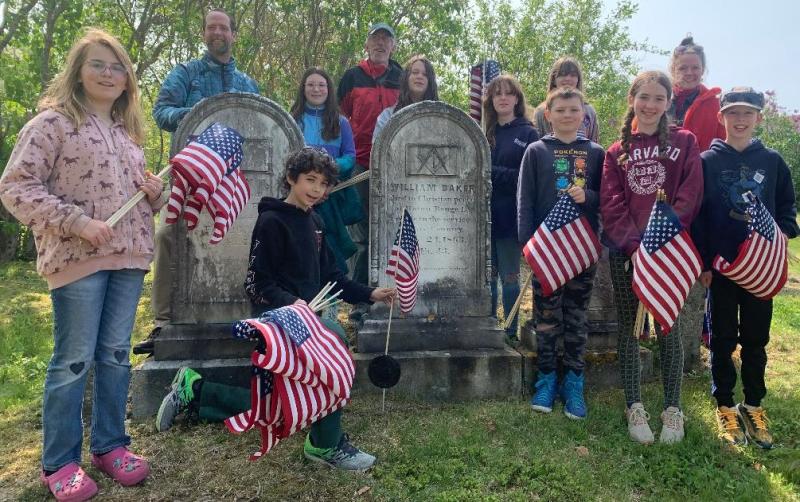 Laurie Brown’s sixth grade class placed American flags on 45 Edgecomb veterans’ graves May 19 at North Edgecomb Cemetery. Pictured: front row, from left, Jillian Murray, Jeffrey Buck, Carson MacKusick, Stella Chapman and John Cooper. Back row, from left, Principal Tom Landberg, Margaret McCarthy, Selectman Mike Smith, Katy Pray, Gabrylla Main, Olive Tomko and teacher Laurie Brown. BILL PEARSON/Boothbay Register