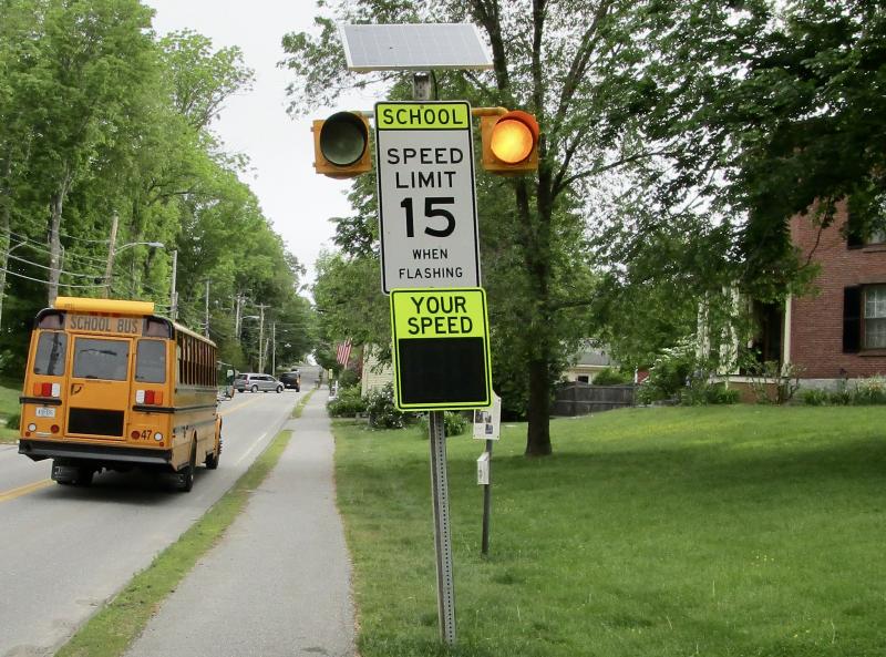 Flashing warning lights sought for Woolwich school