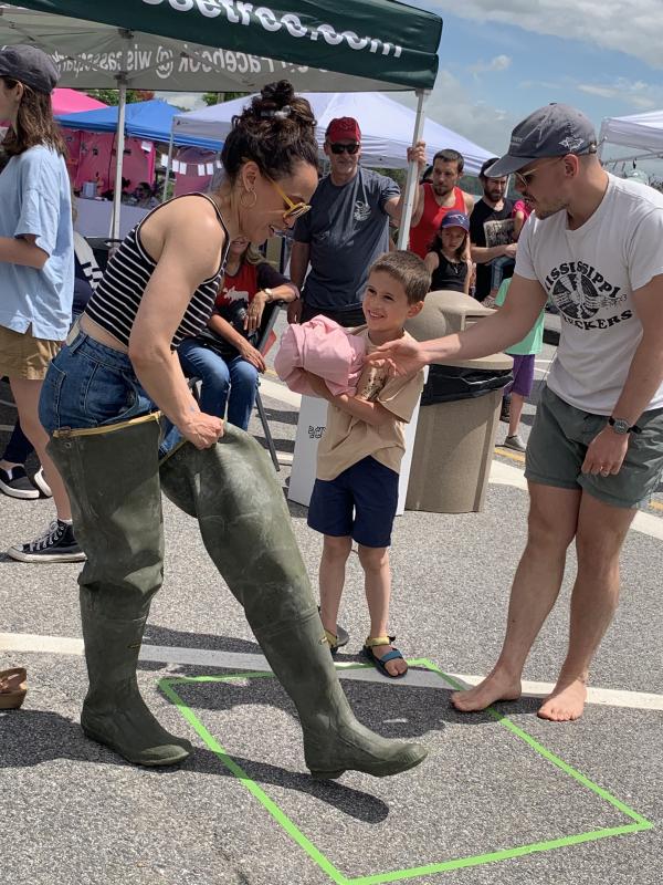 Wiscasset’s Corbin and Lucy Flores-Lichtinger and son Gideon, 7, take part in a relay at Wormfest in Wiscasset June 8. SUSAN JOHNS/Wiscasset Newspaper