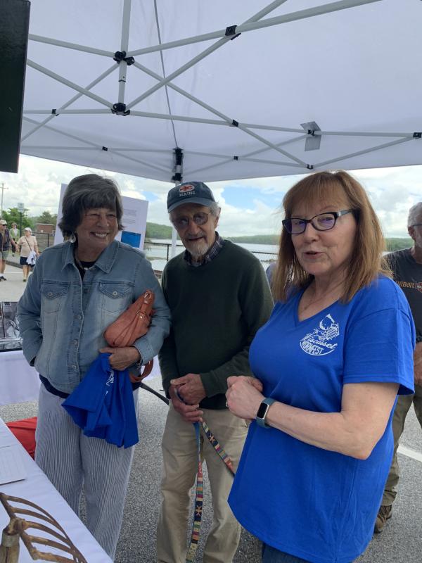 From left, Wiscasset’s Wendy Ross and Tom Eichler with Historic New England’s Peg Konitzky at an exhibit on Wiscasset’s worm-digging heritage. SUSAN JOHNS/Wiscasset Newspaper