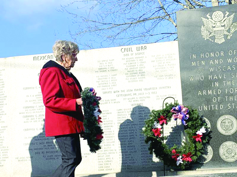 Sandra Winters of Post 54’s Auxiliary Unit places a wreath at the veterans wall in Wiscasset Nov. 11. SUSAN JOHNS/Wiscasset Newspaper Veterans Day service