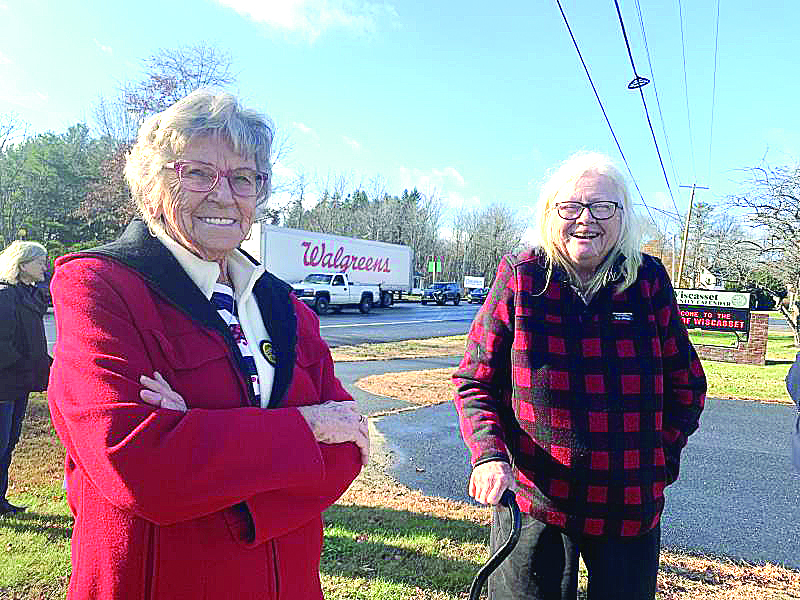 American Legion Post 54 Auxiliary Unit members Sandra Winters, left, and Becky Almstrom. SUSAN JOHNS/Wiscasset Newspaper Veterans Day service