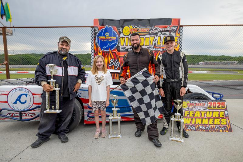 Modified feature #1 Victory Lane, from left: Chuck Colby, Alaina Andrews, Zach Bowie and Reed Reno. Jasen Dickey photo Modified feature #1 Victory Lane, from left: Chuck Colby, Alaina Andrews, Zach Bowie and Reed Reno. Jasen Dickey photo