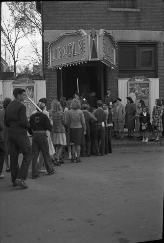 Line outside the Lincoln Theater 1941. Courtesy of the Newcastle Historical Society