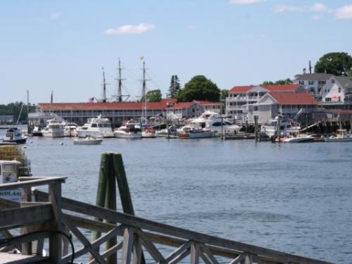 Tugboat Inn, Restaurant & Lounge & Marina