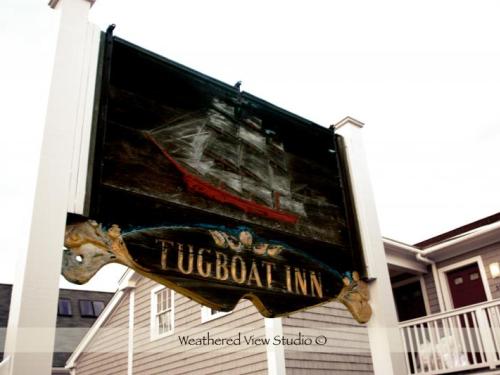 Tugboat Inn, Restaurant & Lounge & Marina