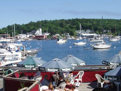 Tugboat Inn, Restaurant & Lounge & Marina