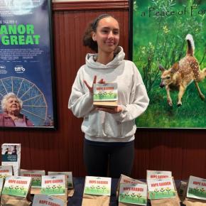 Rushton passes out Yellow Tulip Hope bags during the Nov. 10 showing of “Screenagers: The Next Chapter” at the Lincoln Theater. Courtesy of Piper Wilber