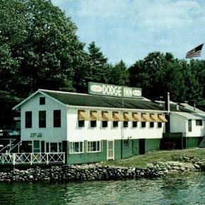 A promotional postcard from the late 1950s, or early 1960s showing the Dodge Inn in Edgecomb..