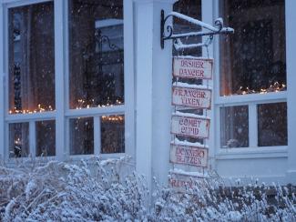 reindeer names take the place of the inn’s ‘official’ sign