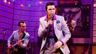 Elvis ( Ari McKay Wilford) & Carl Perkins (James Barry)
Photo by Kinectiv