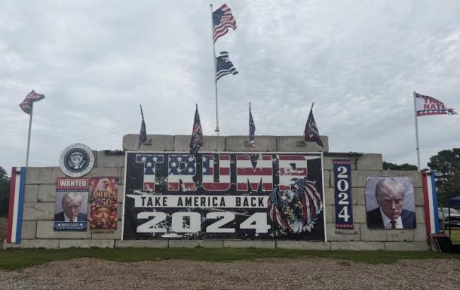 tRUMP wALL 