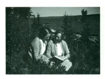 Dorothy Freeman reads with Carson