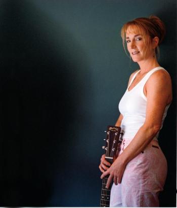 will present her “Sweet Sounds of Autumn” show at the Opera House October 20. 