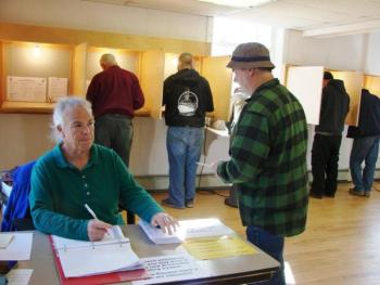 vEdgecomb residents at the polls exercising their right to vote on November 6, 2012. LISA KRISTOFF/Boothbay Register 
