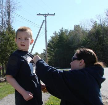 essica Gallant pins a number on son Joseph Gallant, 6, before they and Joseph's brother Isaiah, 9, set out. SUSAN JOHNS/Wiscasset Newspaper