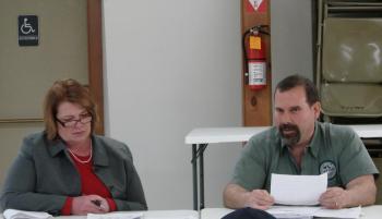 Wiscasset Town Manager Laurie Smith, left and Wiscasset Transfer Station Superintendent Ron Lear address Alna selectmen May 2. SUSAN JOHNS/Wiscasset Newspaper