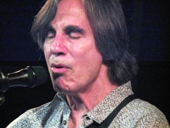 Jackson Browne at the Opera House at Boothbay Harbor July 10. GARY DOW/Boothbay Register Jackson Browne at the Opera House at Boothbay Harbor July 10. GARY DOW/Boothbay Register