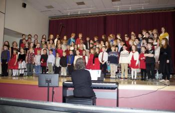 Edgecomb Eddy School students, accompanied by music teacher Jennifer McIvor at the piano, sing at the Dec. 18 event. Courtesy of Lisa Clarke