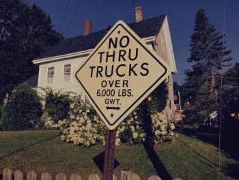 Federal Street, Wiscasset, sign, weight limit