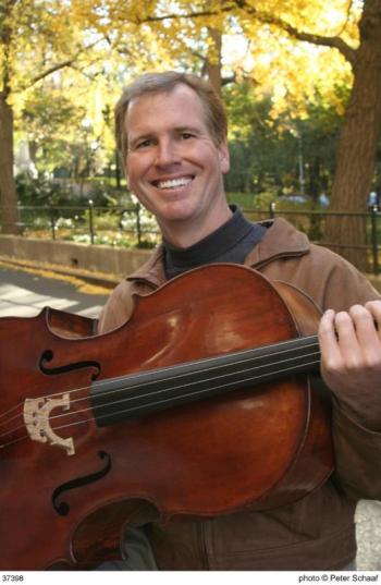 Cellist Scott Kluksdah
