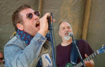 Josh Robbins, Mick Jagger impersonator, rocks with Bonehead’s Steve Jones. ART MAYERS/Boothbay Register