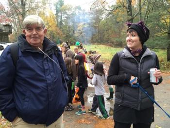 Alna’s Tom Albee and First Selectman Melissa Spinney enjoy Trick or Treat Street. SUSAN JOHNS/Wiscasset Newspaper