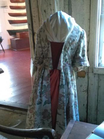 Printed linen gown, 1730-70. JANE CARPENTER, Boothbay Register