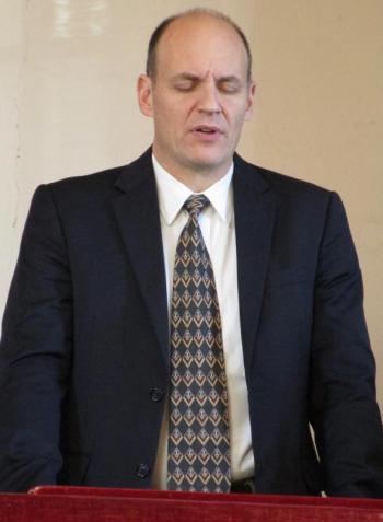 Rev. David Ouellette of the North Woolwich Methodist Church led the opening and closing prayers. PHIL DI VECE/Wiscasset Newspaper